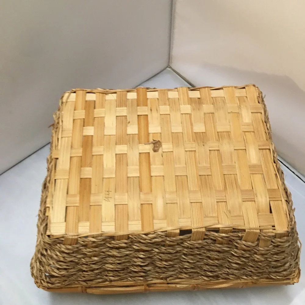 Woven Seagrass Basket Unisex Medium Tan Rectangular‎ Bamboo Handles Cottagecore